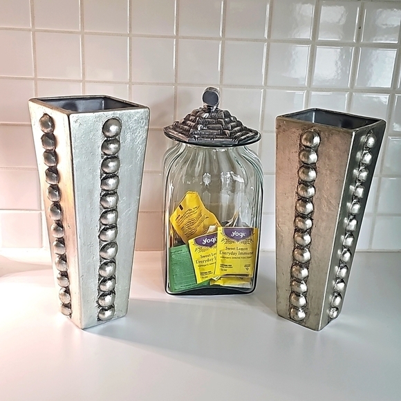 VINTAGE Unique Modern Heavy Silver Decorative Vase. Measures 12" x 4" - Picture 2 of 9